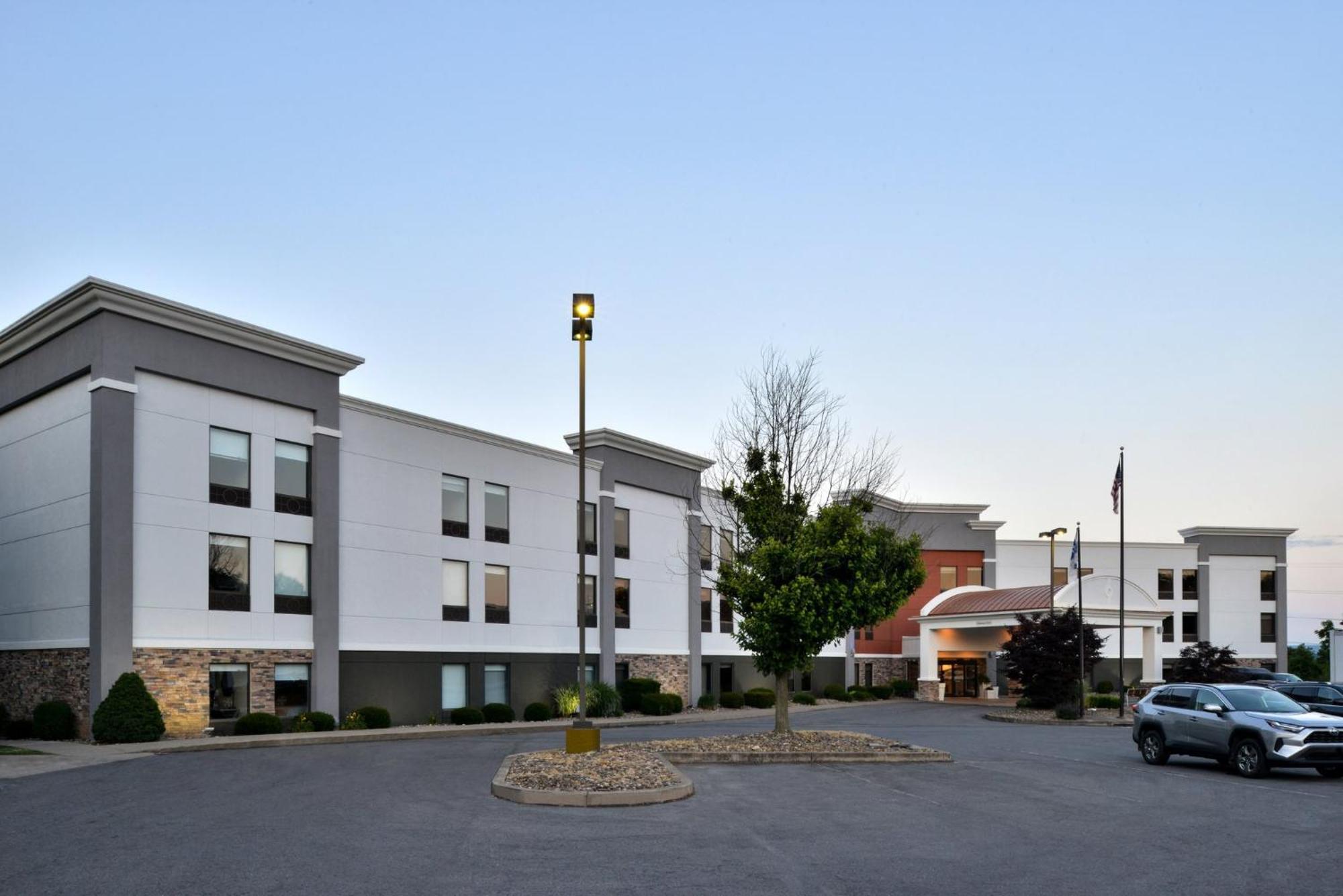 Holiday Inn Express Lewisburg - New Columbia By Ihg מראה חיצוני תמונה