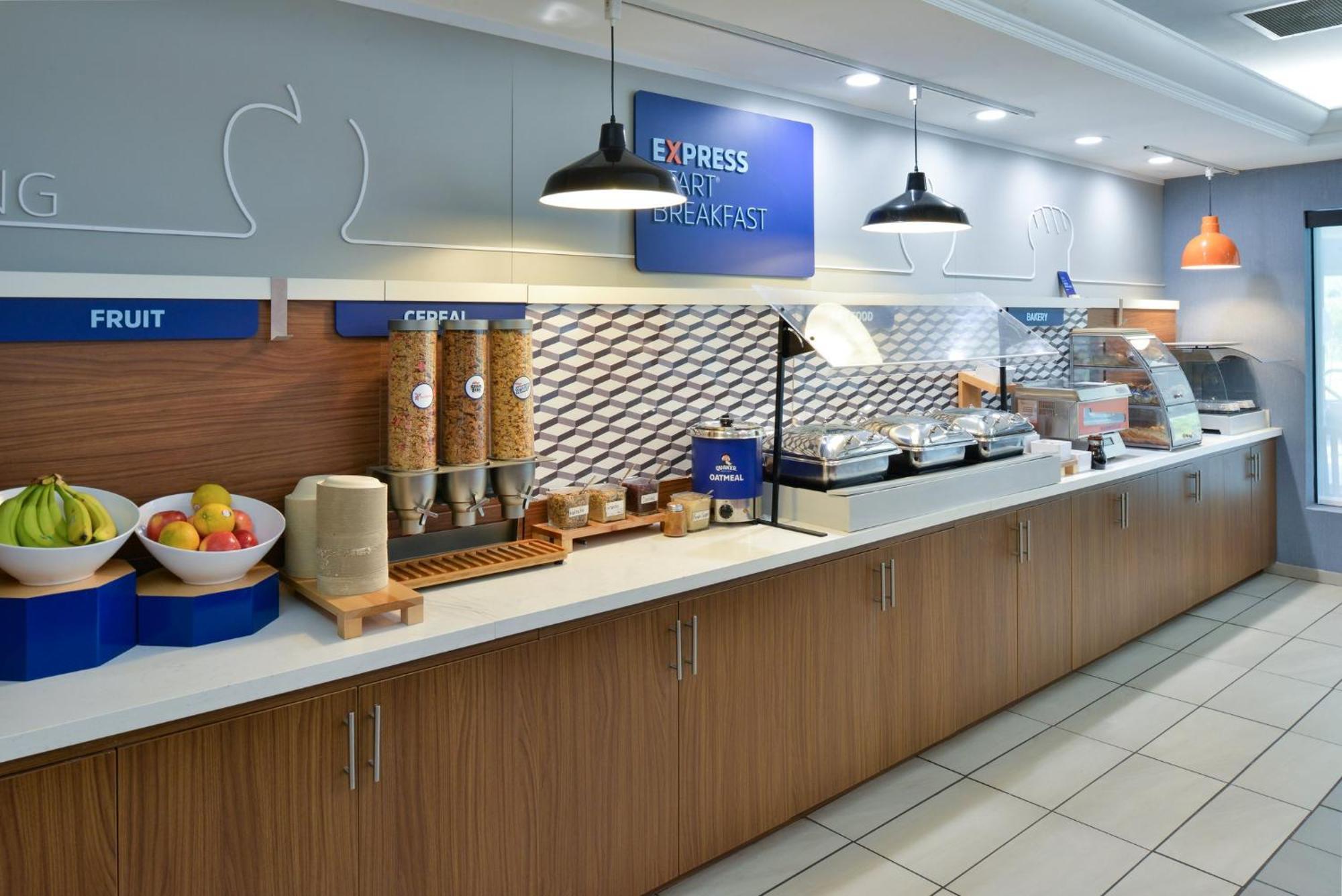 Holiday Inn Express Lewisburg - New Columbia By Ihg מראה חיצוני תמונה